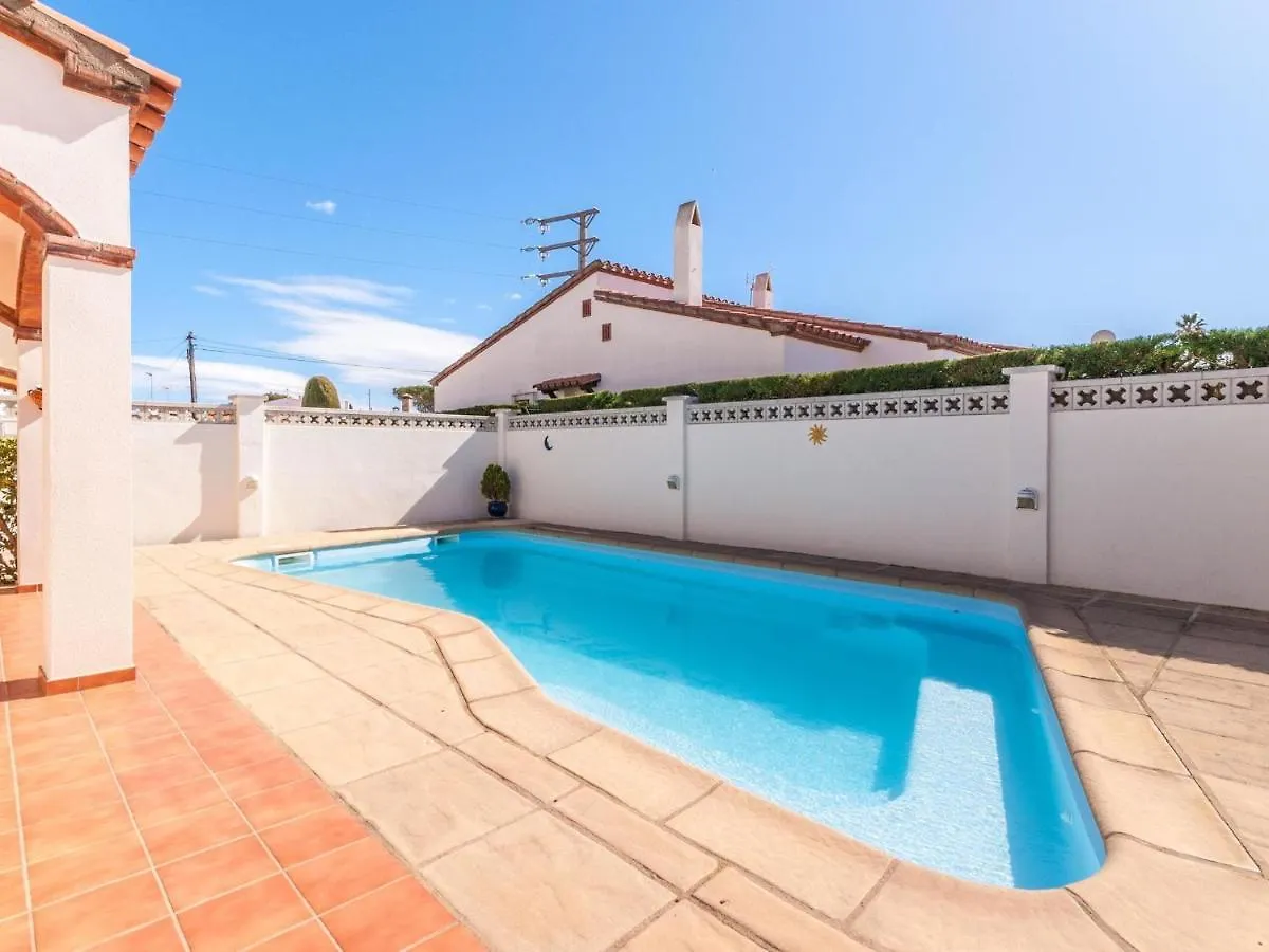 Cosy Holiday Home L'Escala With Swimming Pool ספרד