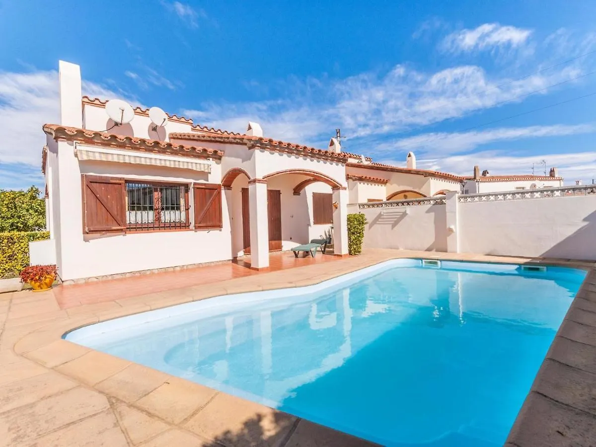 Cosy Holiday Home L'Escala With Swimming Pool