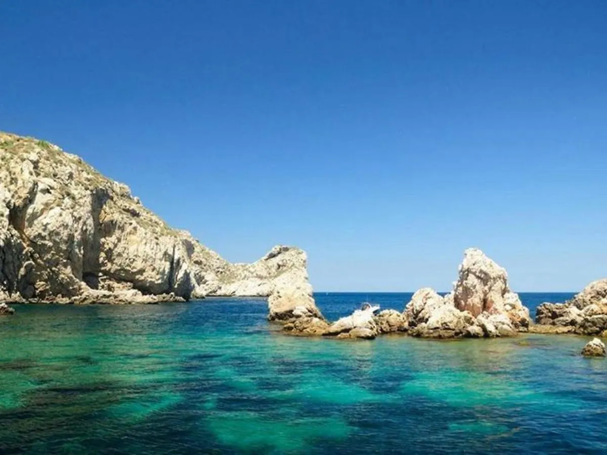 Cosy Holiday Home L'Escala With Swimming Pool